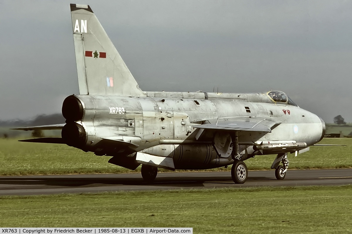 XR763, 1965 English Electric Lightning F.6 C/N 95228, taxying to the active