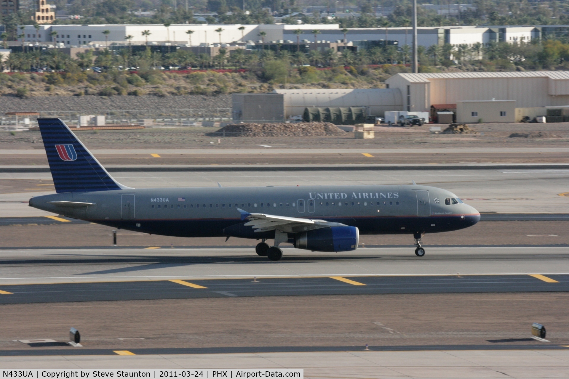 N433UA, 1996 Airbus A320-232 C/N 589, Taken at Phoenix Sky Harbor Airport, in March 2011 whilst on an Aeroprint Aviation tour