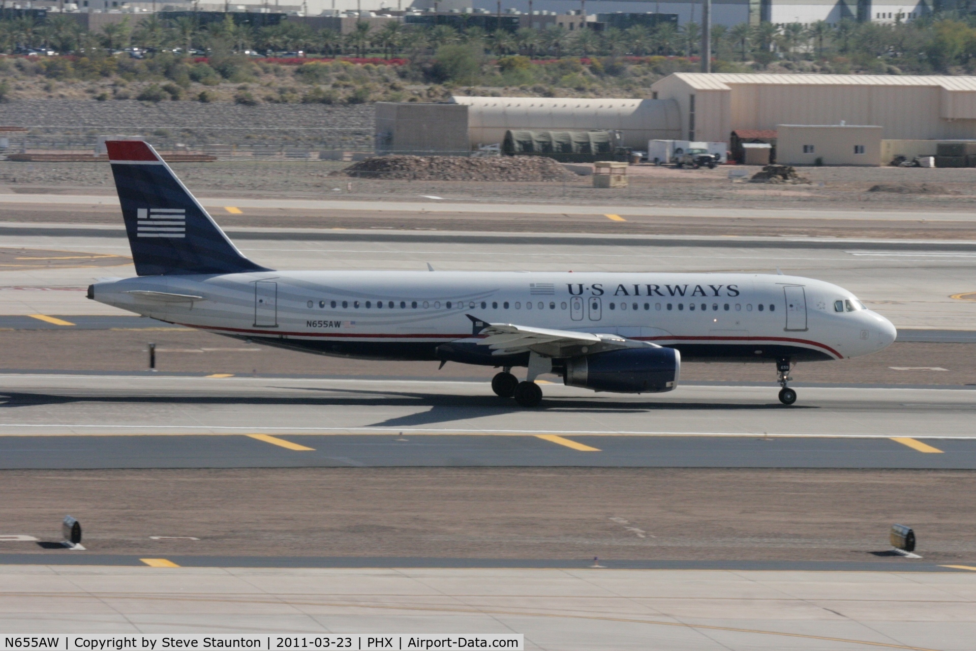 N655AW, 1999 Airbus A320-232 C/N 1075, Taken at Phoenix Sky Harbor Airport, in March 2011 whilst on an Aeroprint Aviation tour