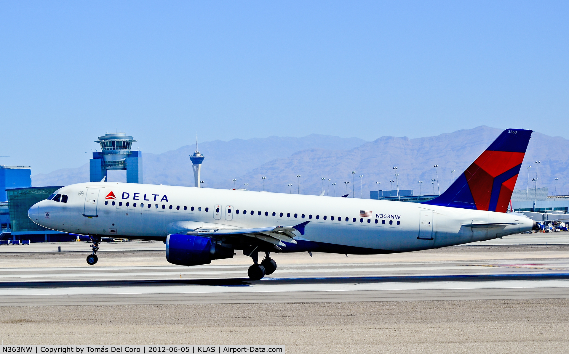 N363NW, 1998 Airbus A320-212 C/N 0923, N363NW Delta Air Lines Airbus A320-212 / 3263 (cn 923)

- Las Vegas - McCarran International (LAS / KLAS)
USA - Nevada, June 5, 2012
Photo: Tomás Del Coro