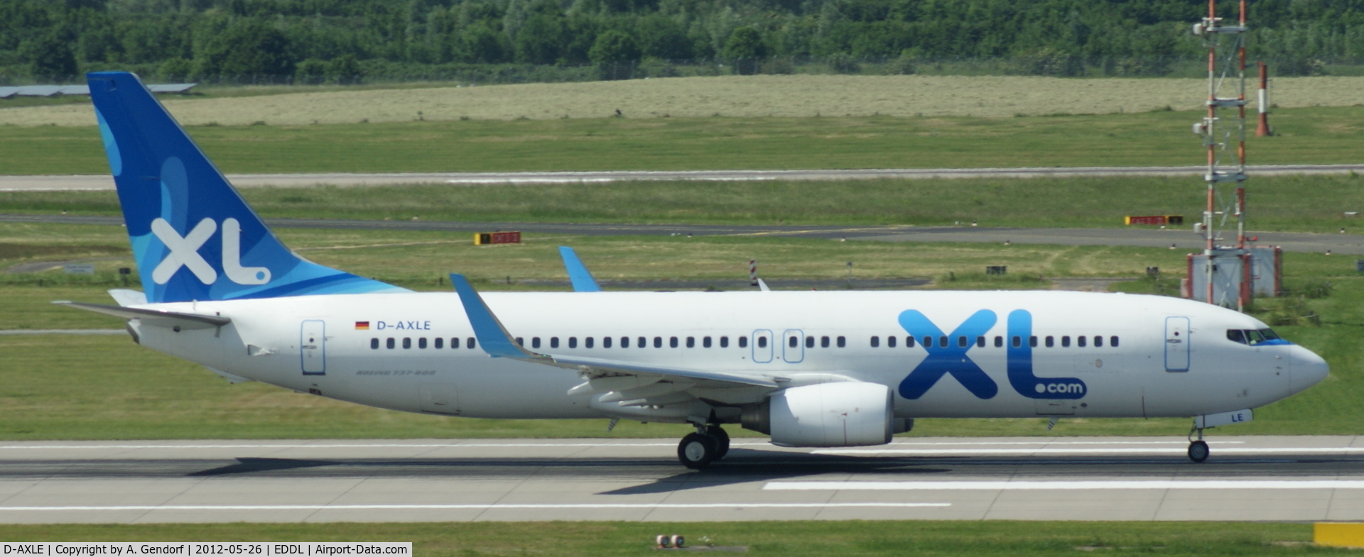D-AXLE, 2007 Boeing 737-8Q8 C/N 30724, XL Airways Germany, is seen here running down Rwy05R at Düsseldorf Int´l (EDDL)