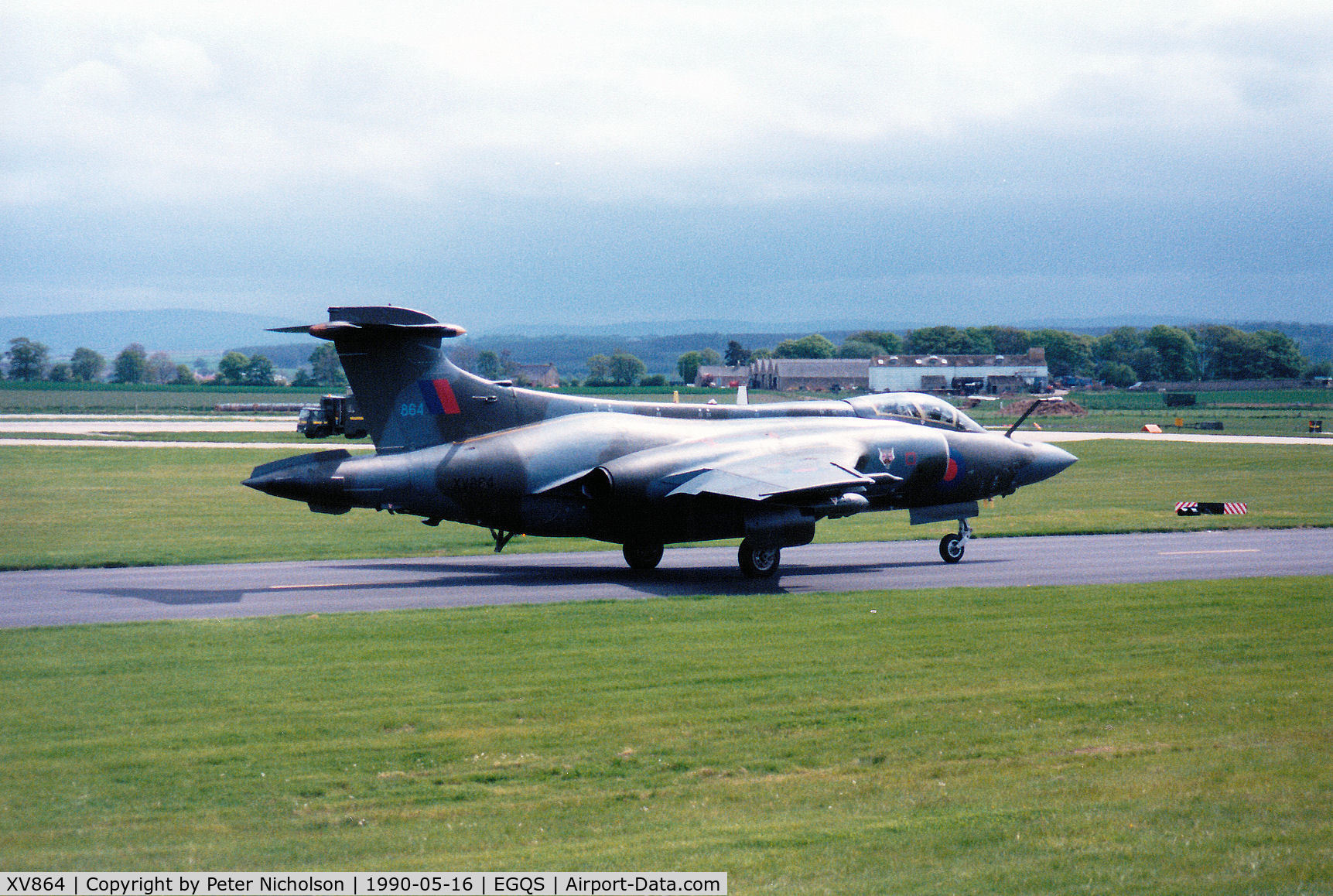 XV864, 1968 Hawker Siddeley Buccaneer S.2B C/N B3-13-67, Buccaneer S.2B of 12 Squadron taxying to Runway 05 at RAF Lossiemouth in May 1990.