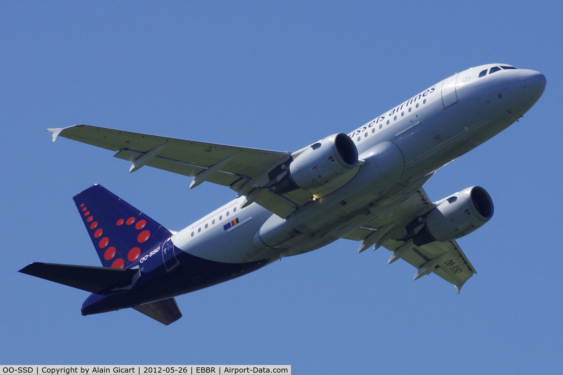 OO-SSD, 1999 Airbus A319-112 C/N 1102, Take off