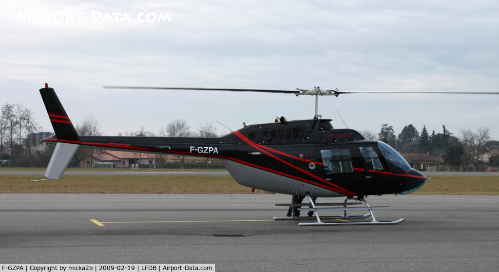 F-GZPA, Bell 206B-3 JetRanger III C/N 4177, Parked