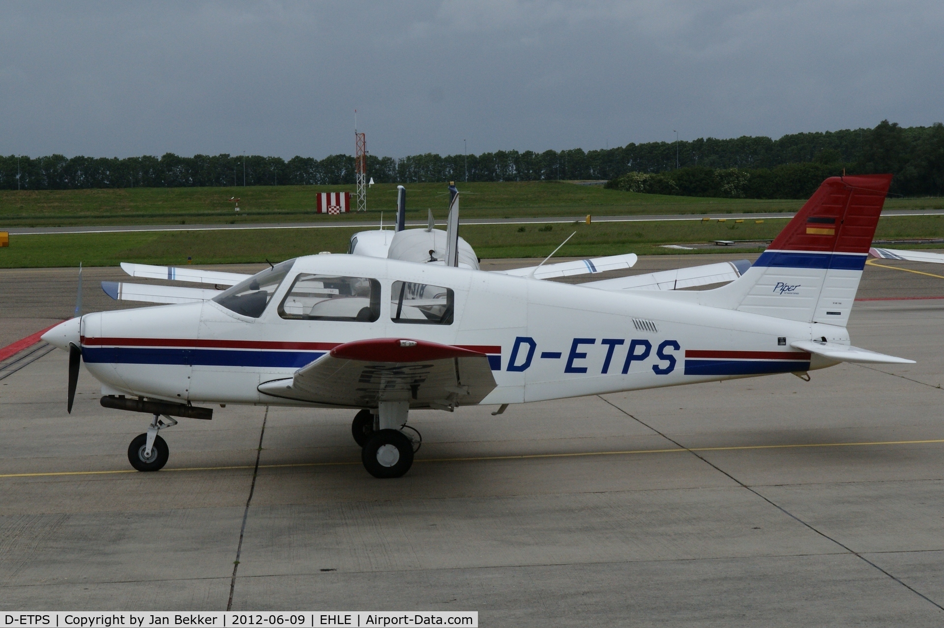 D-ETPS, Piper PA-28-161 C/N 28-41364, On the apron Airport Lelystad