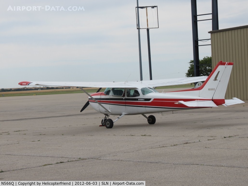 N566Q, 1979 Cessna 172N C/N 17273553, Parked