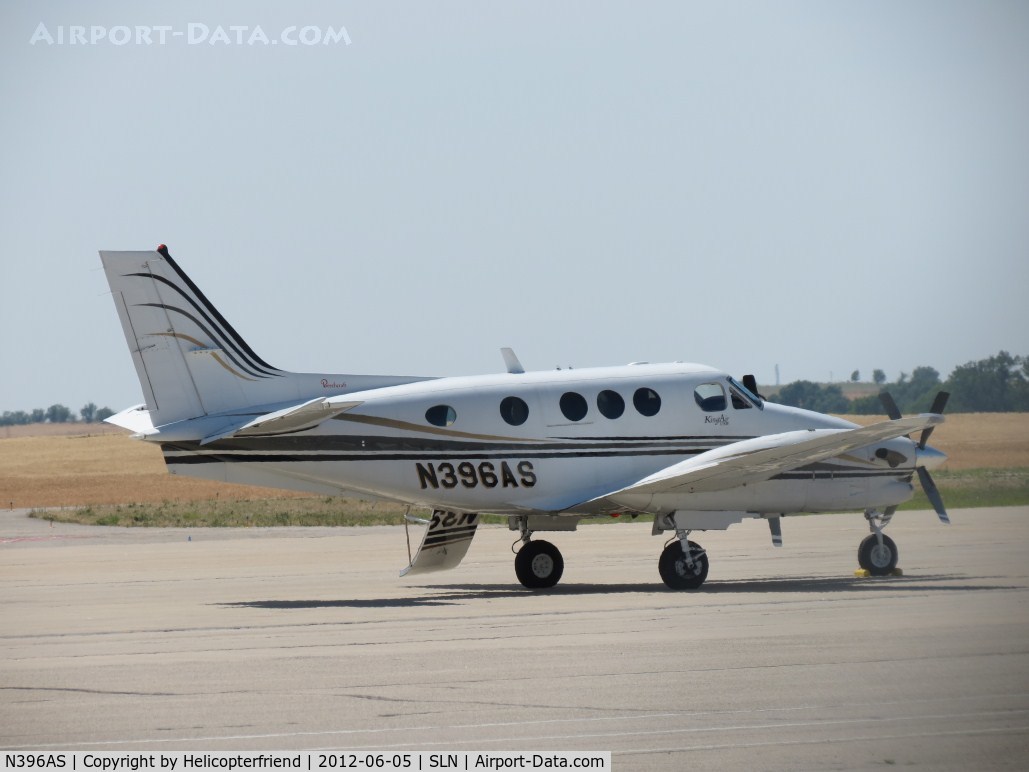 N396AS, 1998 Raytheon C90A King Air C/N LJ-1540, Parked and door opened