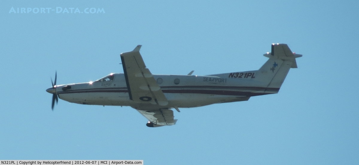 N321PL, 2000 Pilatus PC-12/45 C/N 321, After exchanging passengers, she's taking off from 19R
