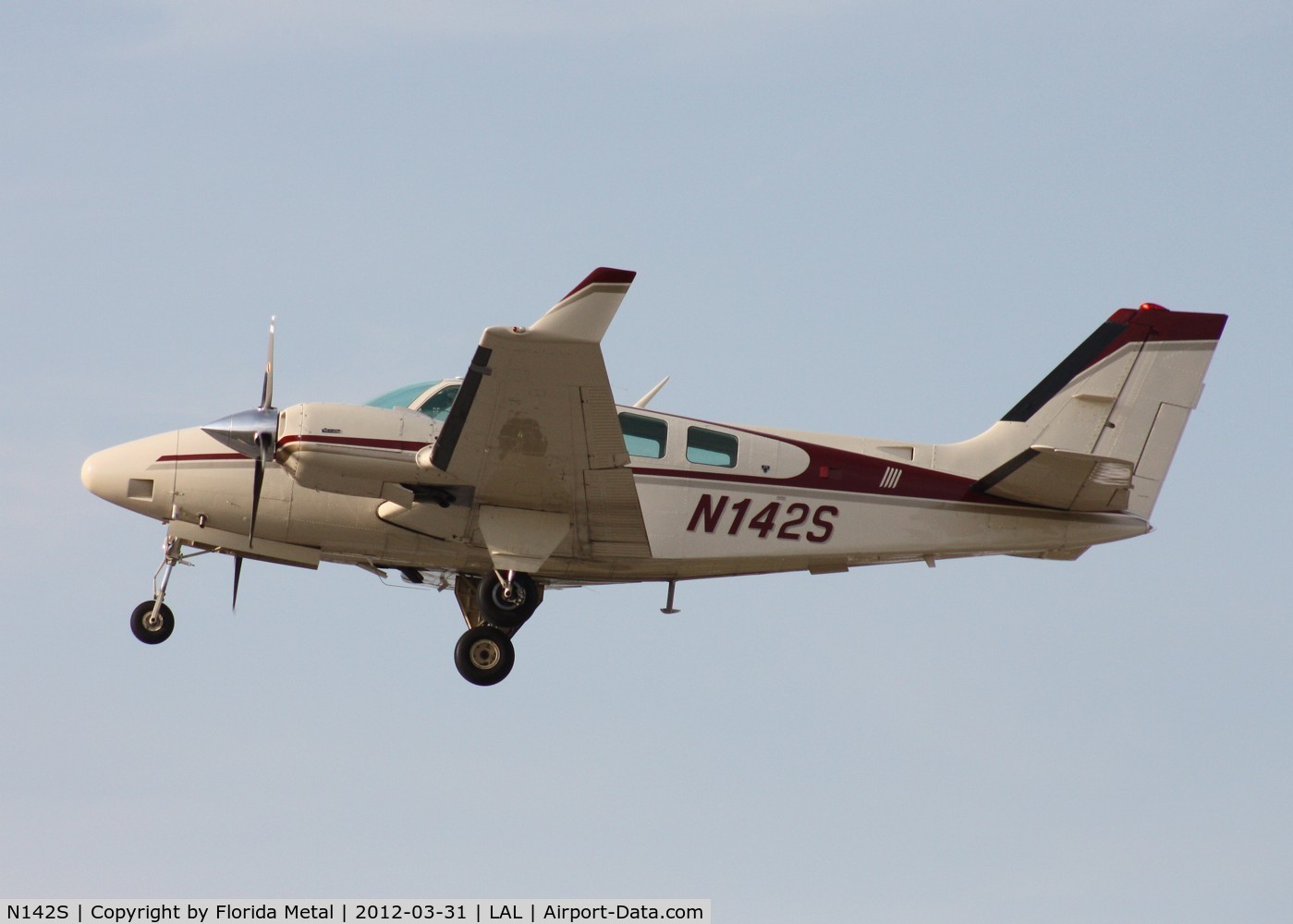 N142S, 1975 Beech 58 Baron C/N TH-693, Beech 58