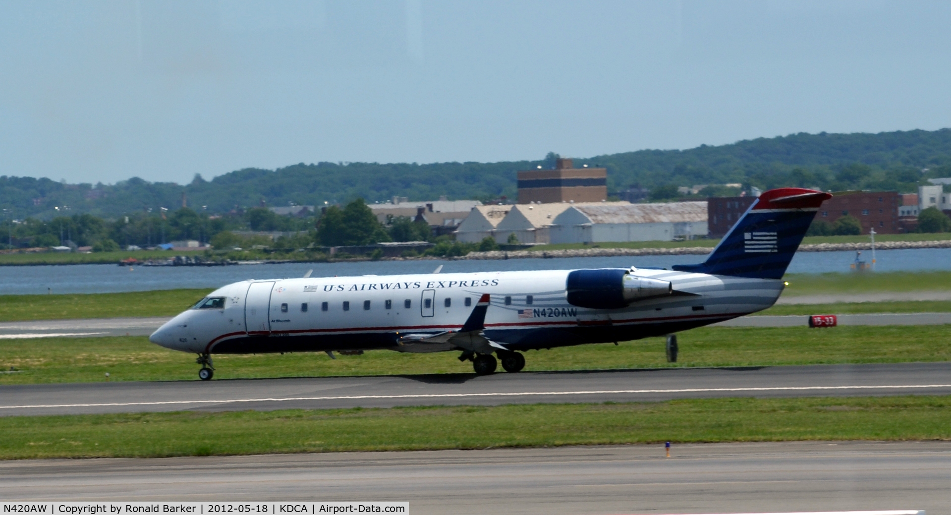 N420AW, 2002 Bombardier CRJ-200LR (CL-600-2B19) C/N 7640, Landing DCA