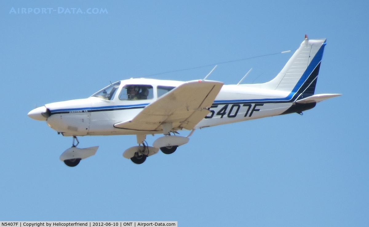 N5407F, 1977 Piper PA-28-181 Archer II C/N 28-7790112, On final for touch & go's