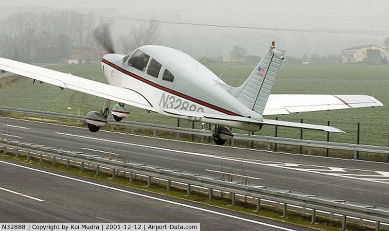 N32888, 1974 Piper PA-28-151 C/N 28-7515270, takeoff from A38 motorway in germany following off-field safety landing in low visibility (departue had been authorized by german authorities)