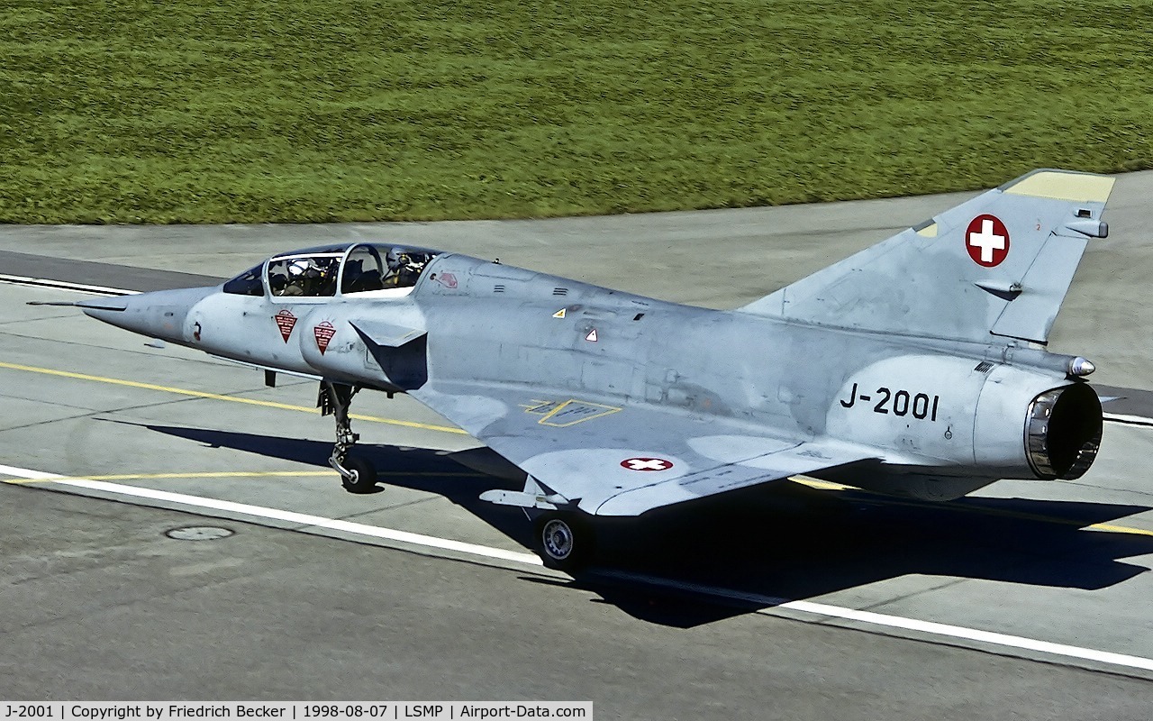 J-2001, Dassault Mirage IIIDS C/N 227F/BS1, taxying to the active at Payerne AB