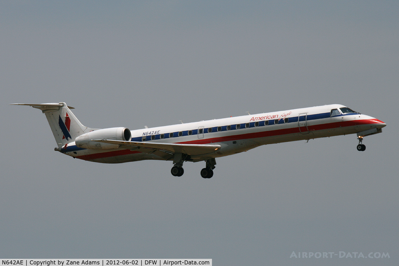 N642AE, 1999 Embraer ERJ-145LR (EMB-145LR) C/N 145193, American Eagle landing at DFW Airport