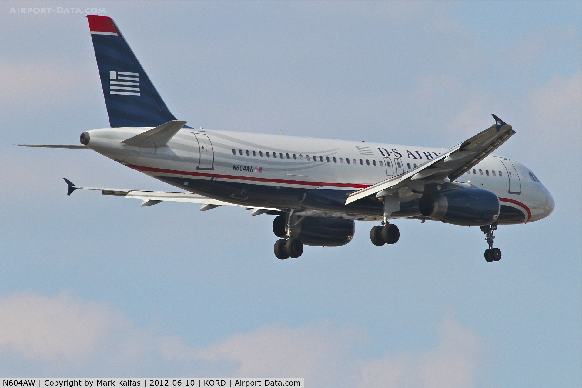 N604AW, 2000 Airbus A320-232 C/N 1196, US Airways Airbus A320-232, AWE 5 arriving from Phoenix/KPHX, RWY 10 approach KORD.