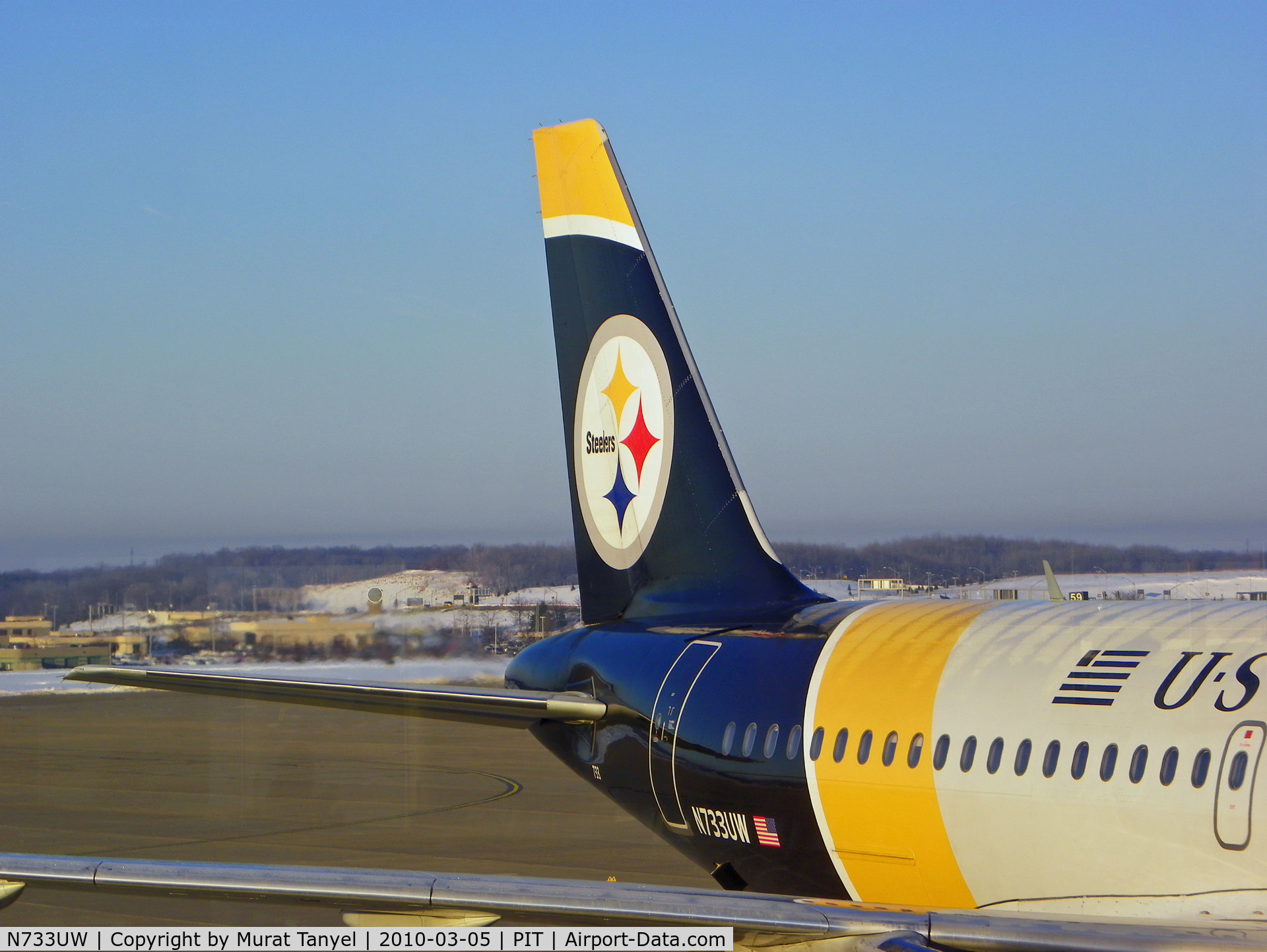 N733UW, 2000 Airbus A319-112 C/N 1205, The tail section, parked at Pittsburgh International Airport