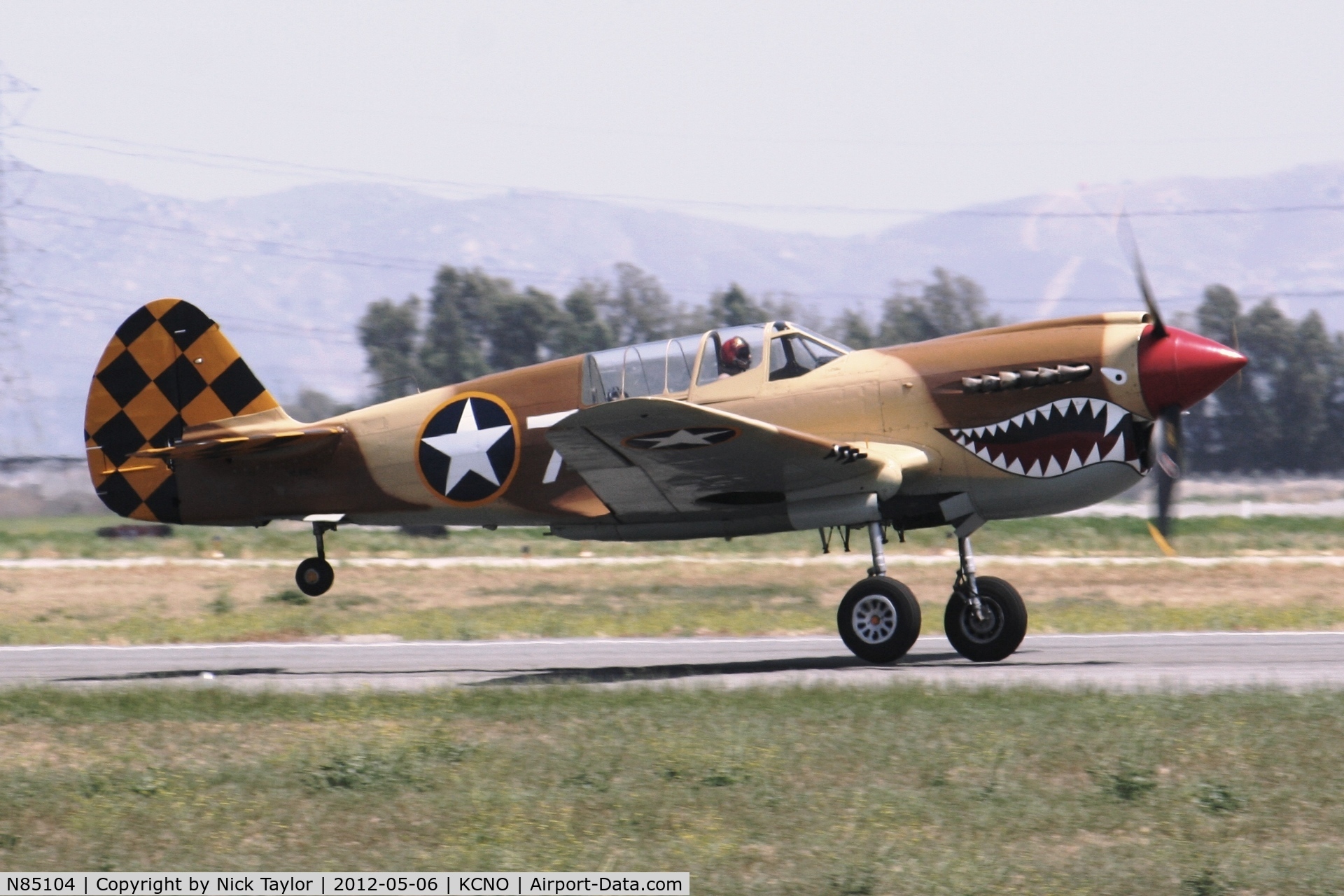 N85104, Curtiss P-40N-5CU Kittyhawk C/N 28954/F858, P-40N taking off
