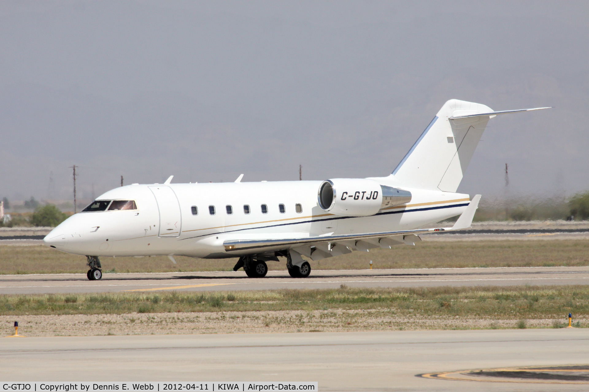 C-GTJO, 2001 Bombardier Challenger 604 (CL-600-2B16) C/N 5489, Seen at Phoenix-Mesa Gateway Airport.