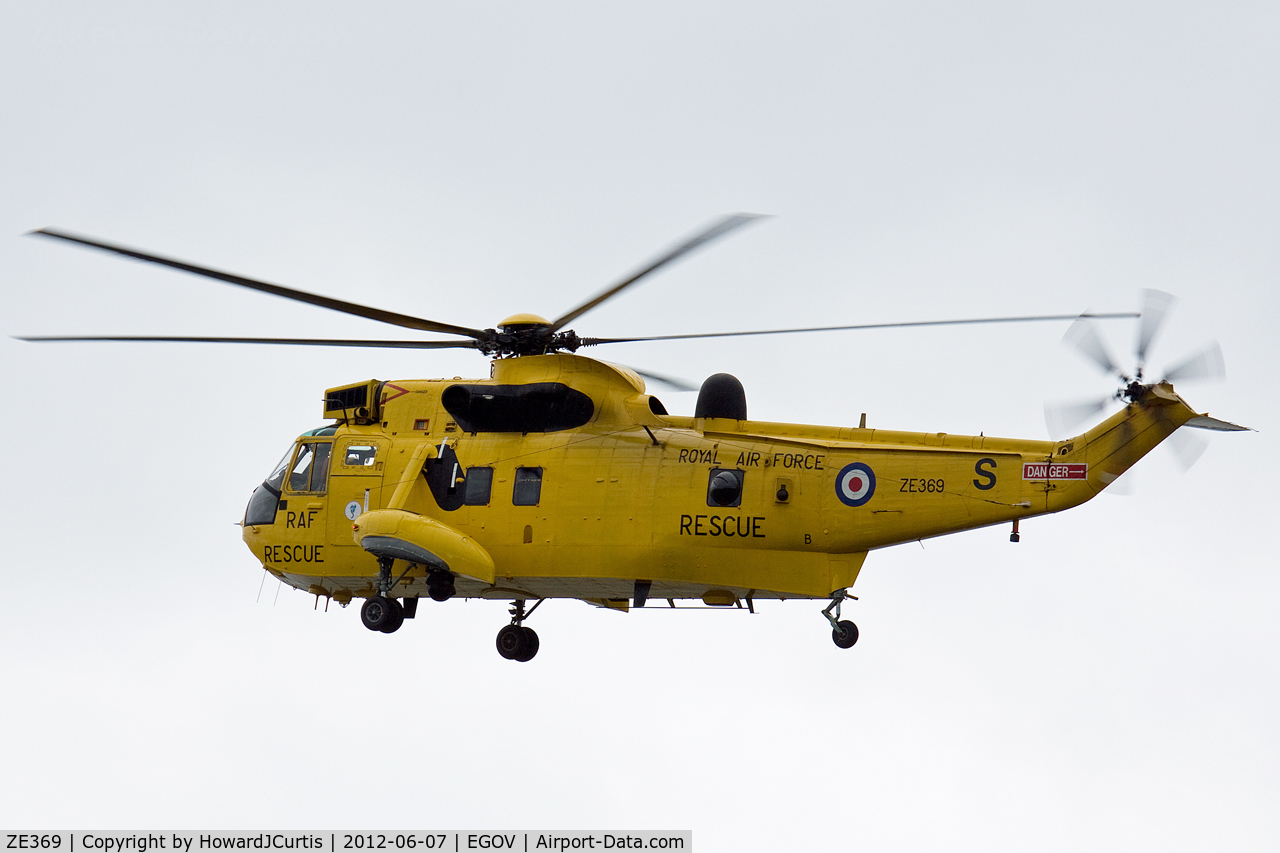 ZE369, Westland Seaking HAR.3 C/N WA948, Departing into the murk.