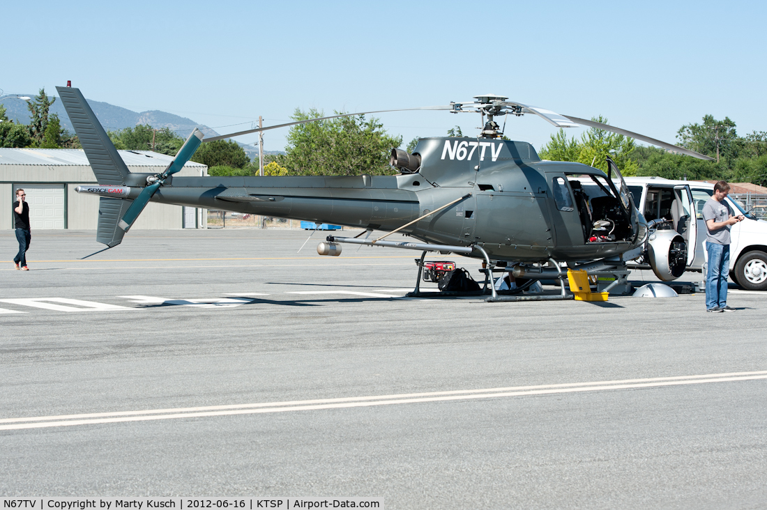 N67TV, 1995 Eurocopter AS-350B-2 Ecureuil Ecureuil C/N 2859, Parked on the ramp.