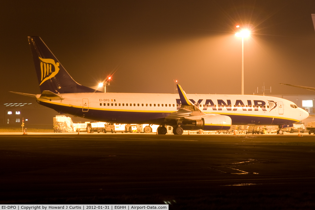EI-DPO, 2007 Boeing 737-8AS C/N 33612, Operated by Ryanair. Night-time shot.