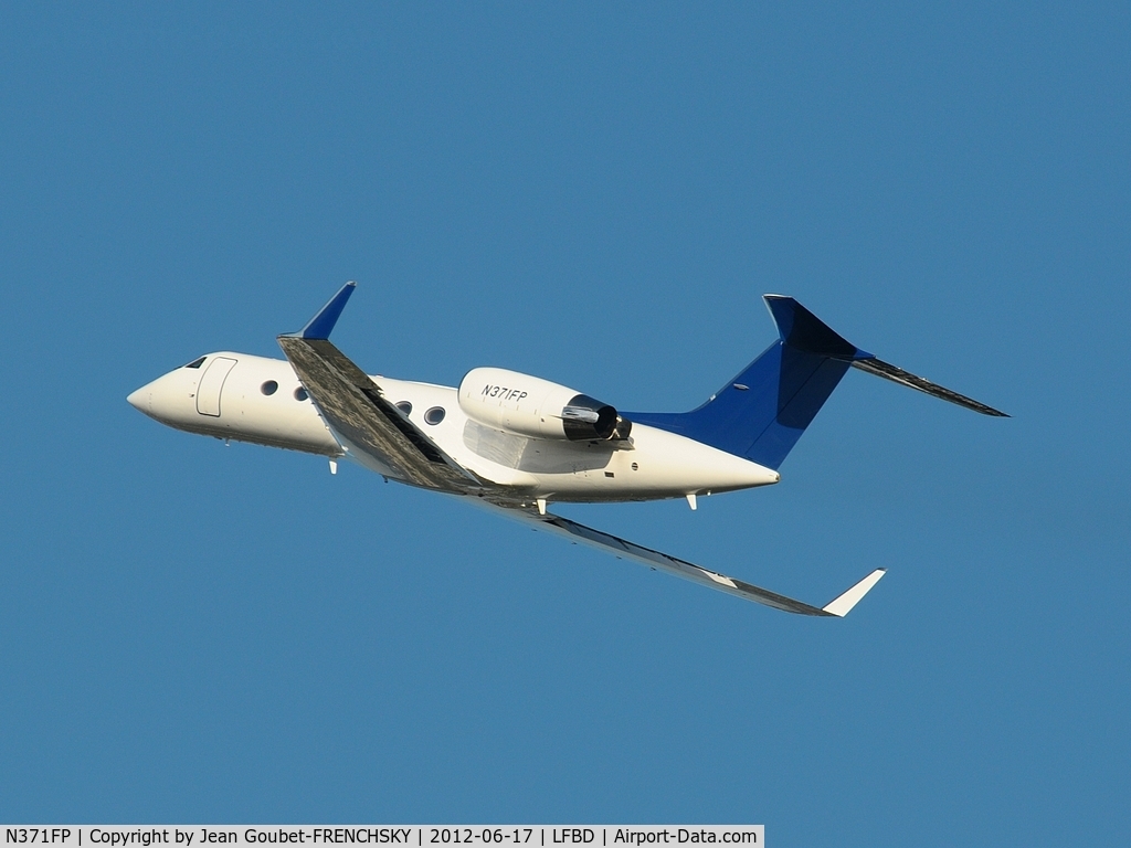 N371FP, 1999 Gulfstream Aerospace G-IV C/N 1371, take off 05