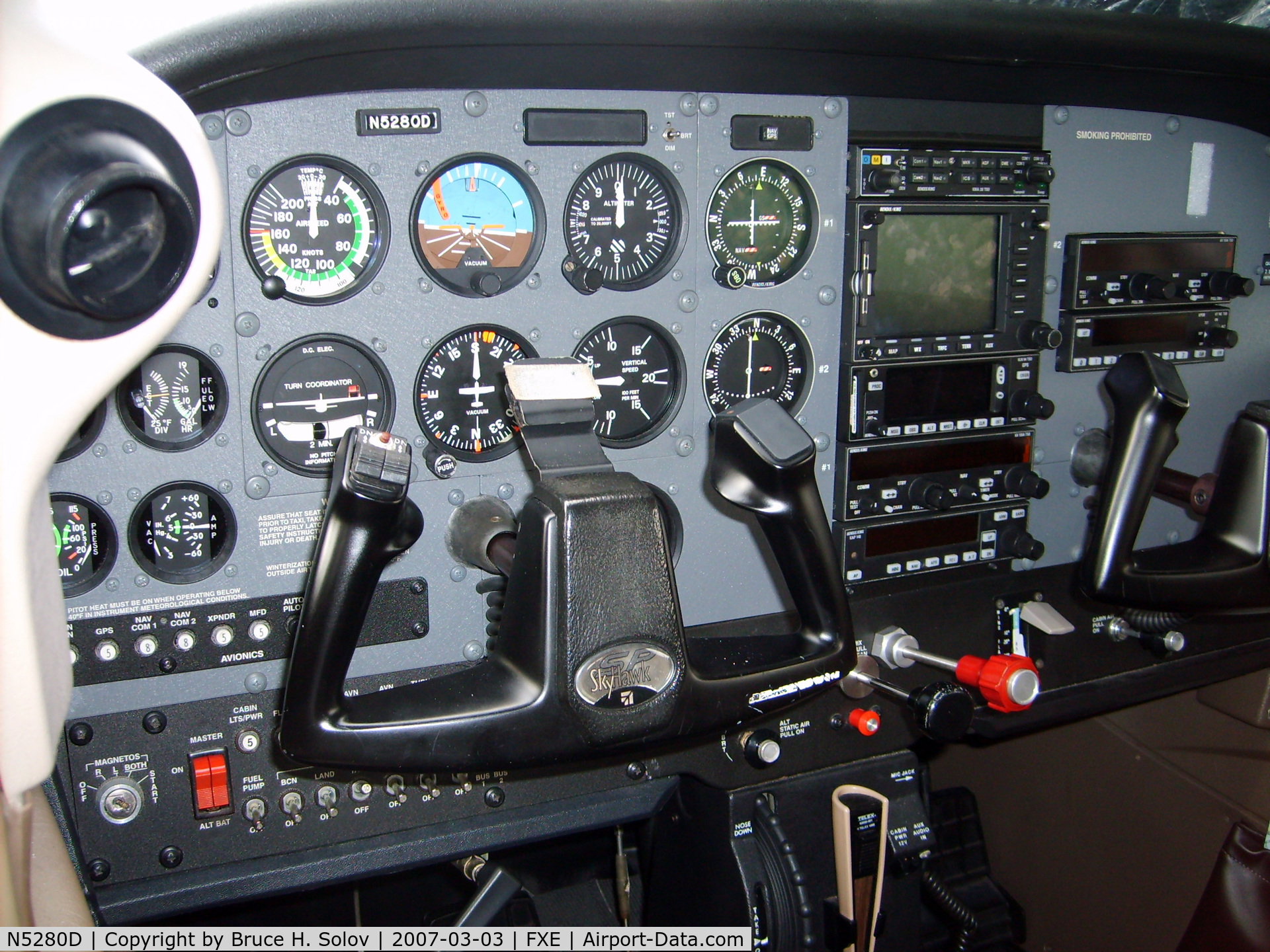 N5280D, 2002 Cessna 172S C/N 172S9212, The Cockpit