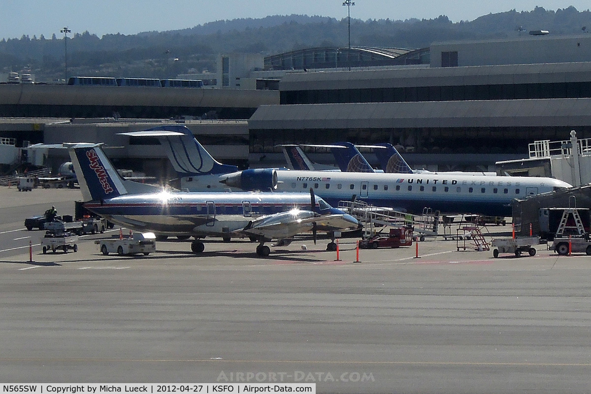N565SW, 1998 Embraer EMB-120ER Brasilia C/N 120340, At San Francisco