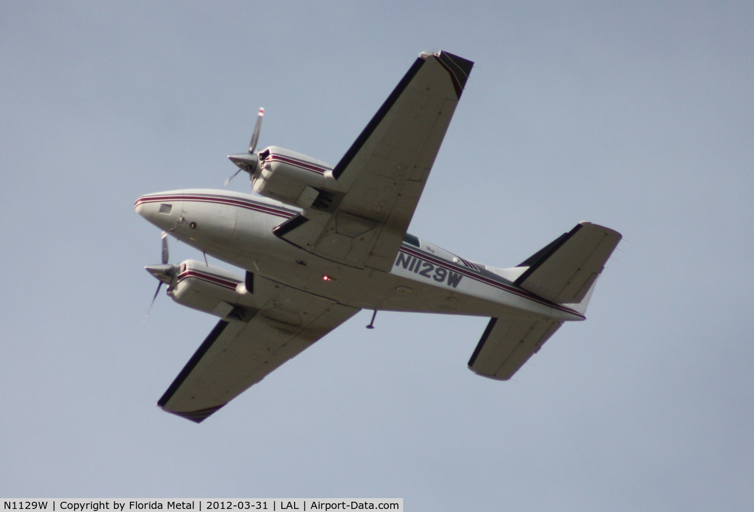 N1129W, 1997 Raytheon Aircraft Company 58 C/N TH-1809, Beech 58