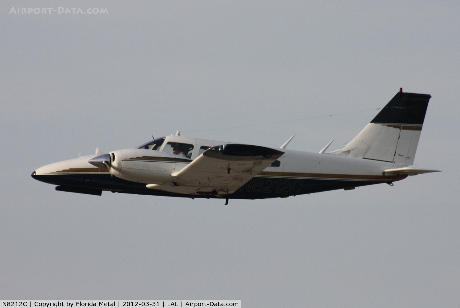 N8212C, 1975 Piper PA-34-200T C/N 34-7670120, Pa-34