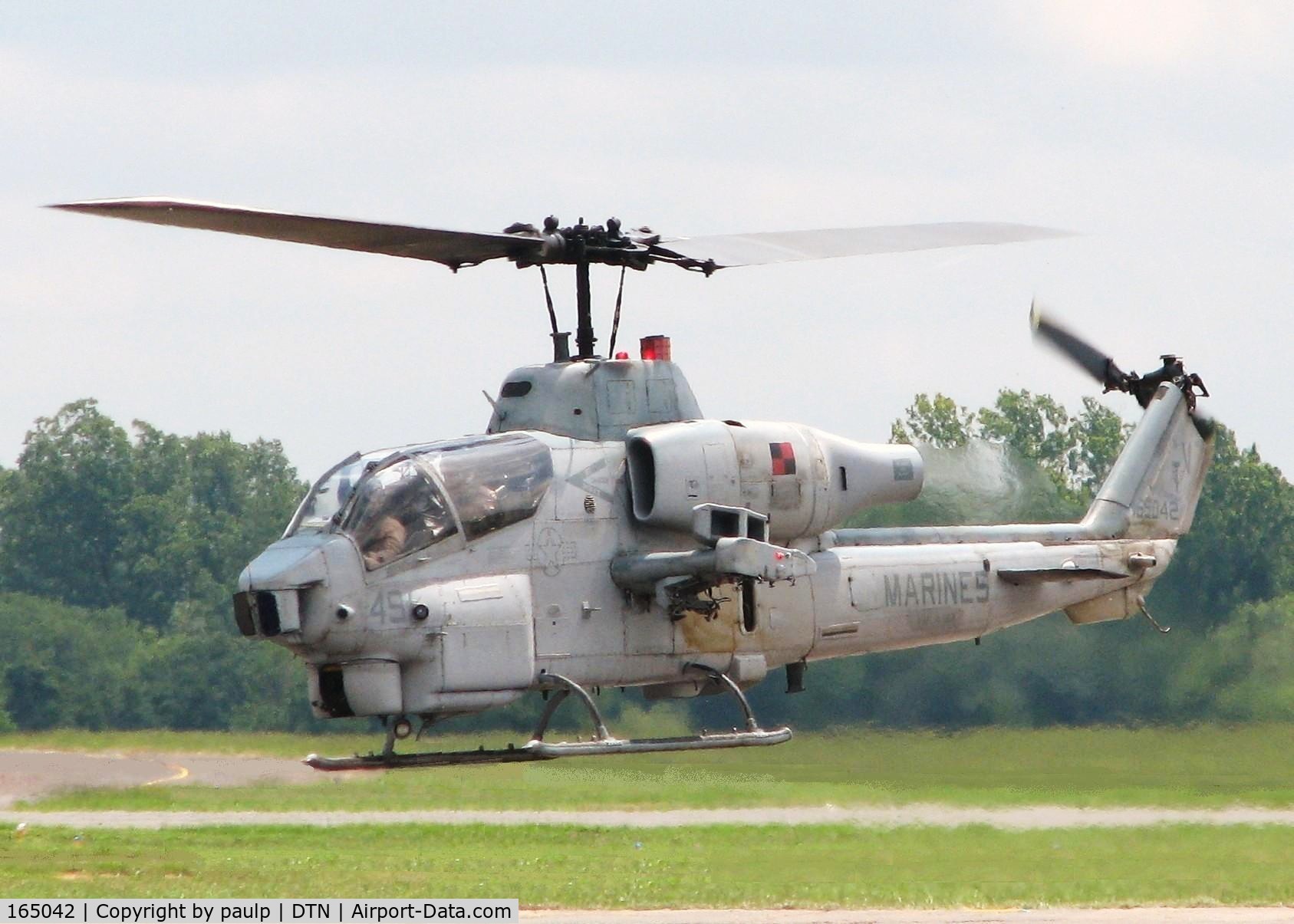 165042, Bell AH-1W Super Cobra C/N 26304, Departing Downtown Shreveport.