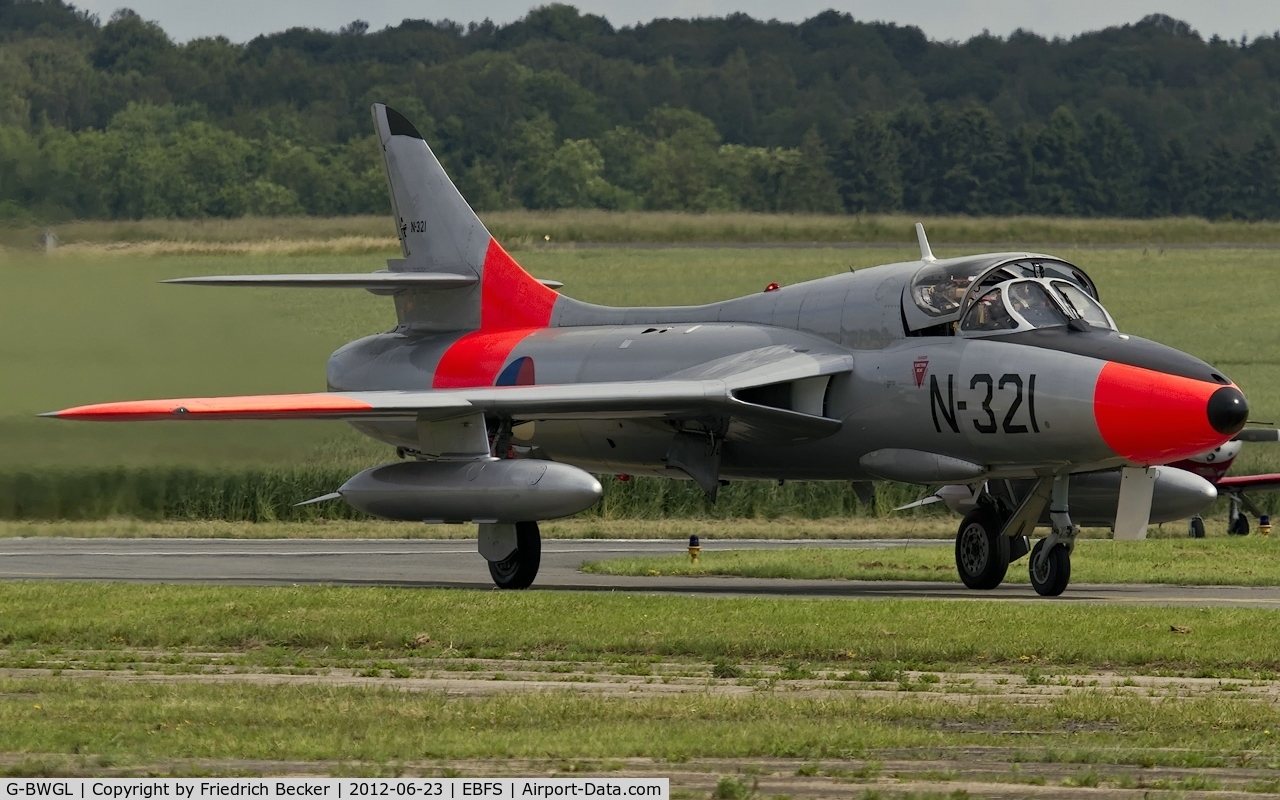 G-BWGL, 1959 Hawker Hunter T.8C C/N 41H/695946, taxying to the flightline