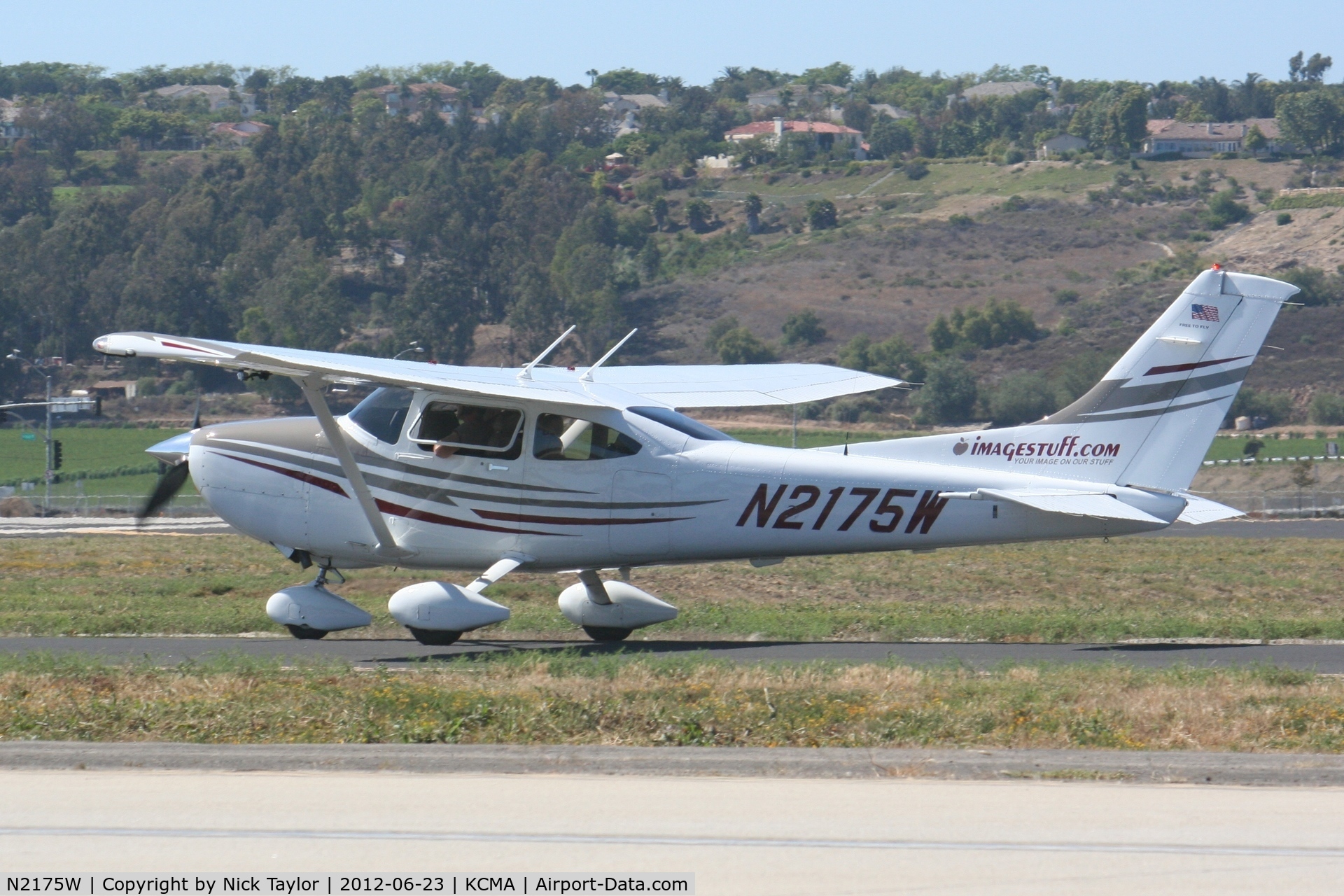N2175W, 2005 Cessna T182T Turbo Skylane C/N T18208463, Taxiing to 26