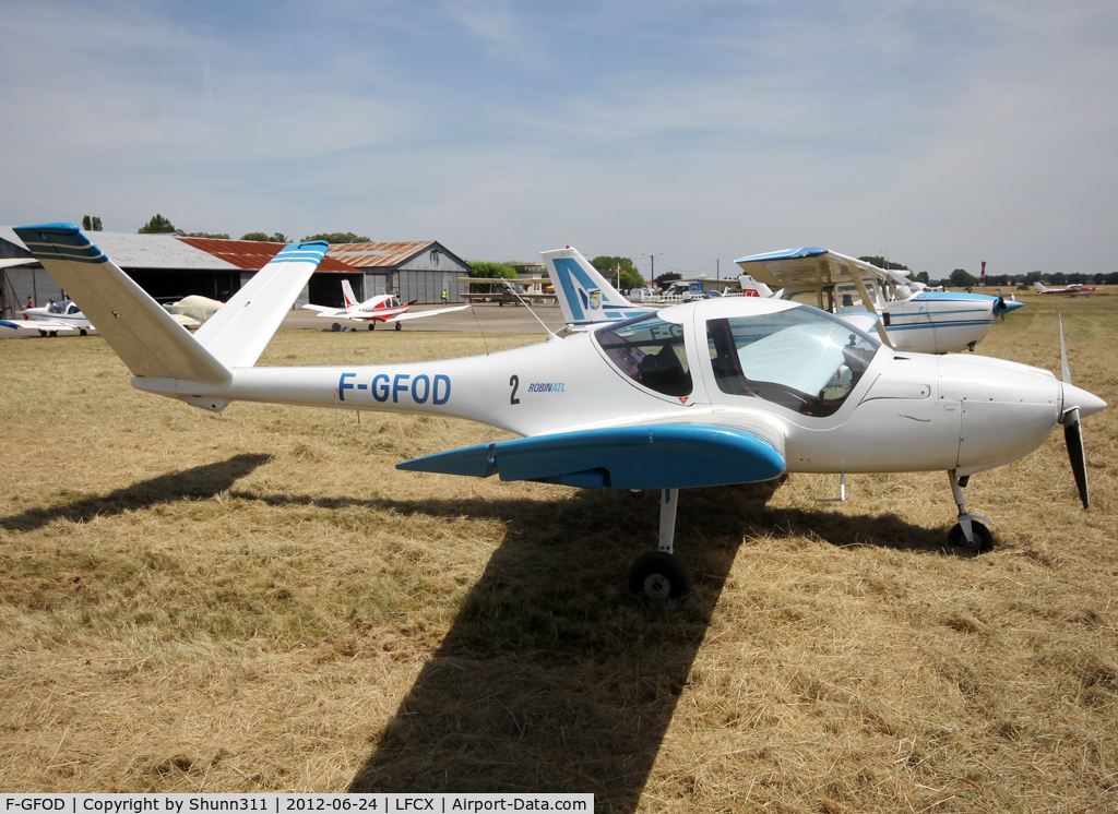 F-GFOD, Robin ATL L C/N 28, Parked in the grass...