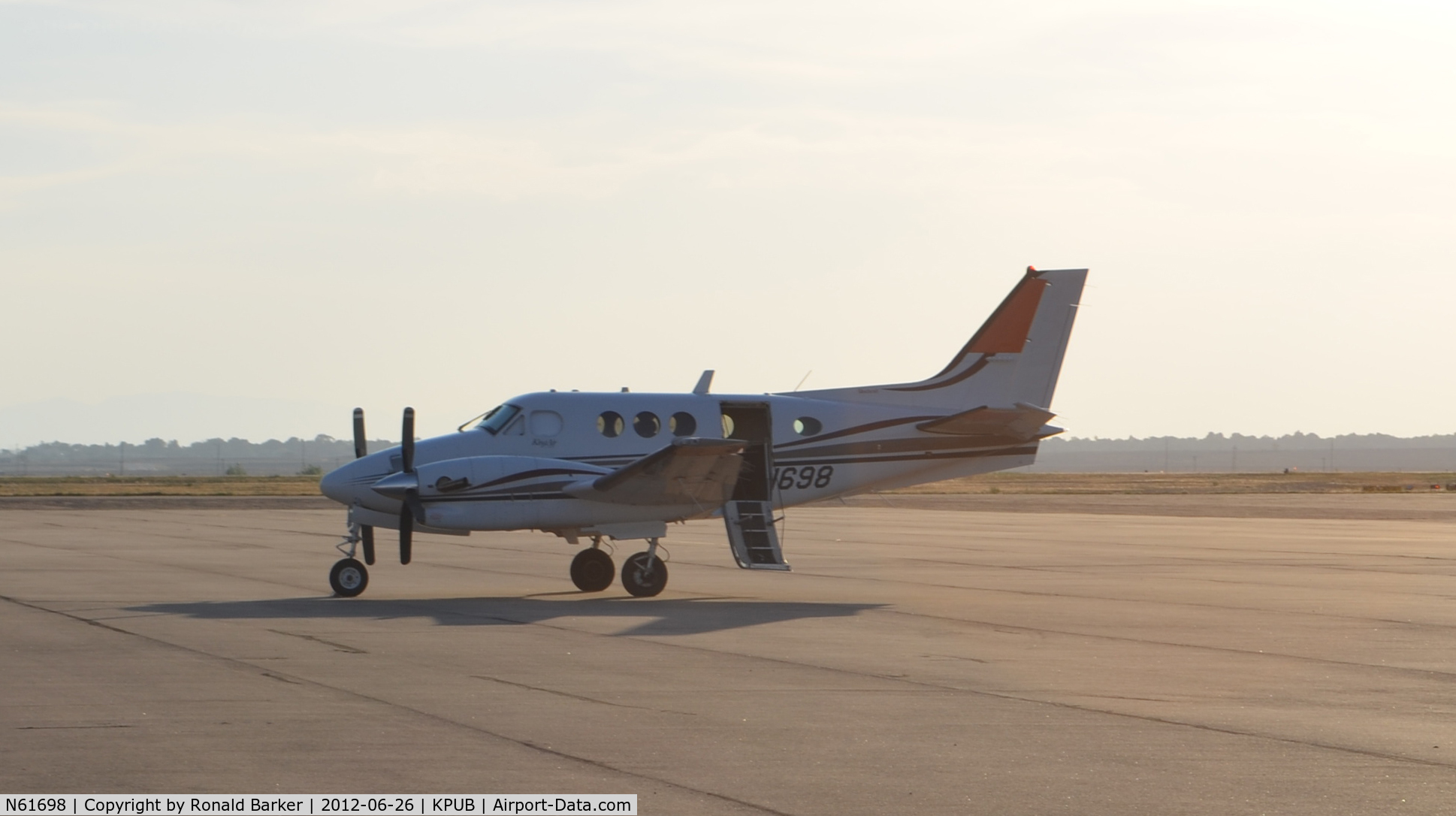 N61698, Raytheon Aircraft Company C90A C/N LJ-1698, Pueblo