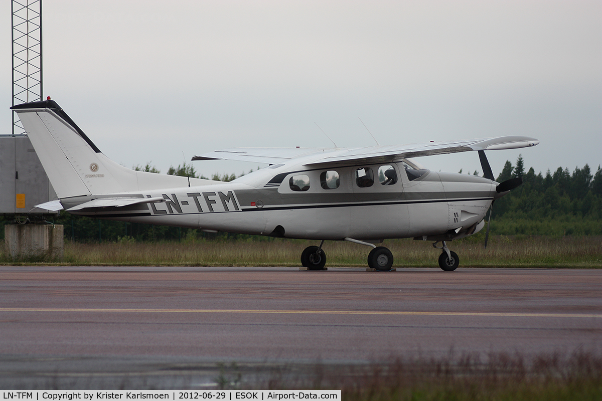 LN-TFM, Cessna P210N II Pressurised Centurion C/N P210-0068, Parked for the night.