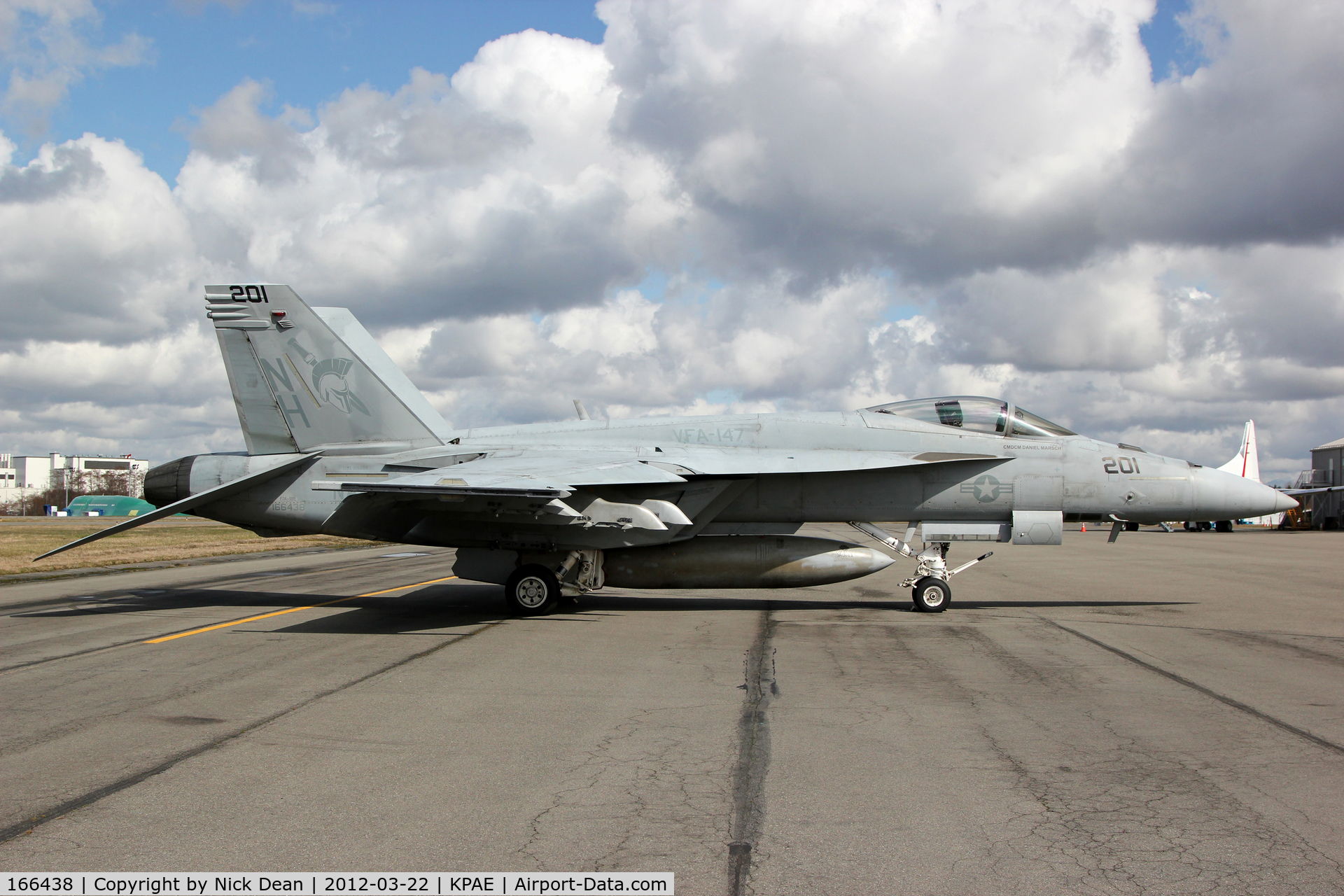 166438, Boeing F/A-18E Super Hornet C/N E083, KPAE/PAE