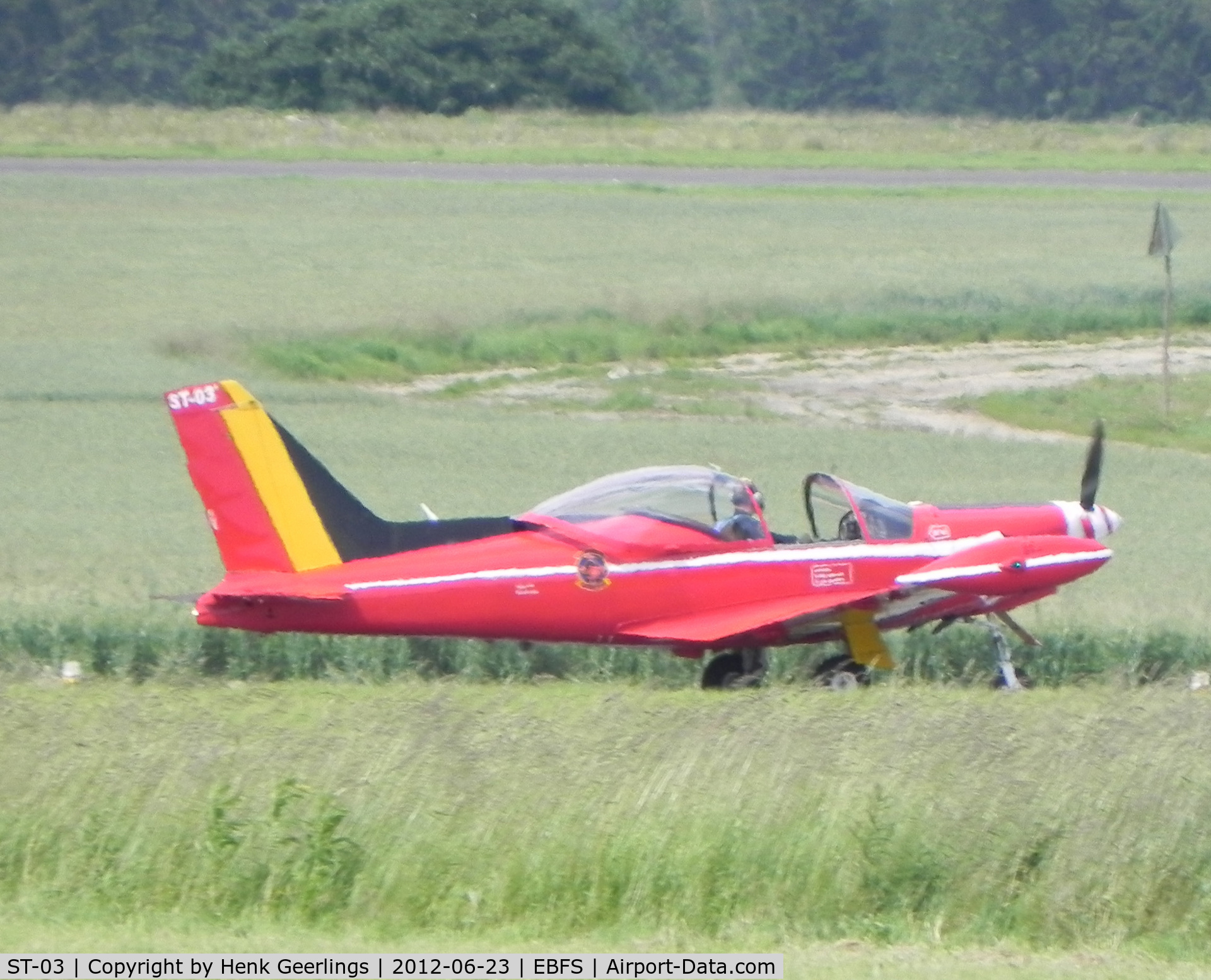 ST-03, SIAI-Marchetti SF-260MB C/N 10-03, Florennes Int'l Airshow - June 2012

Red Devils Demo Team - Belgian AF