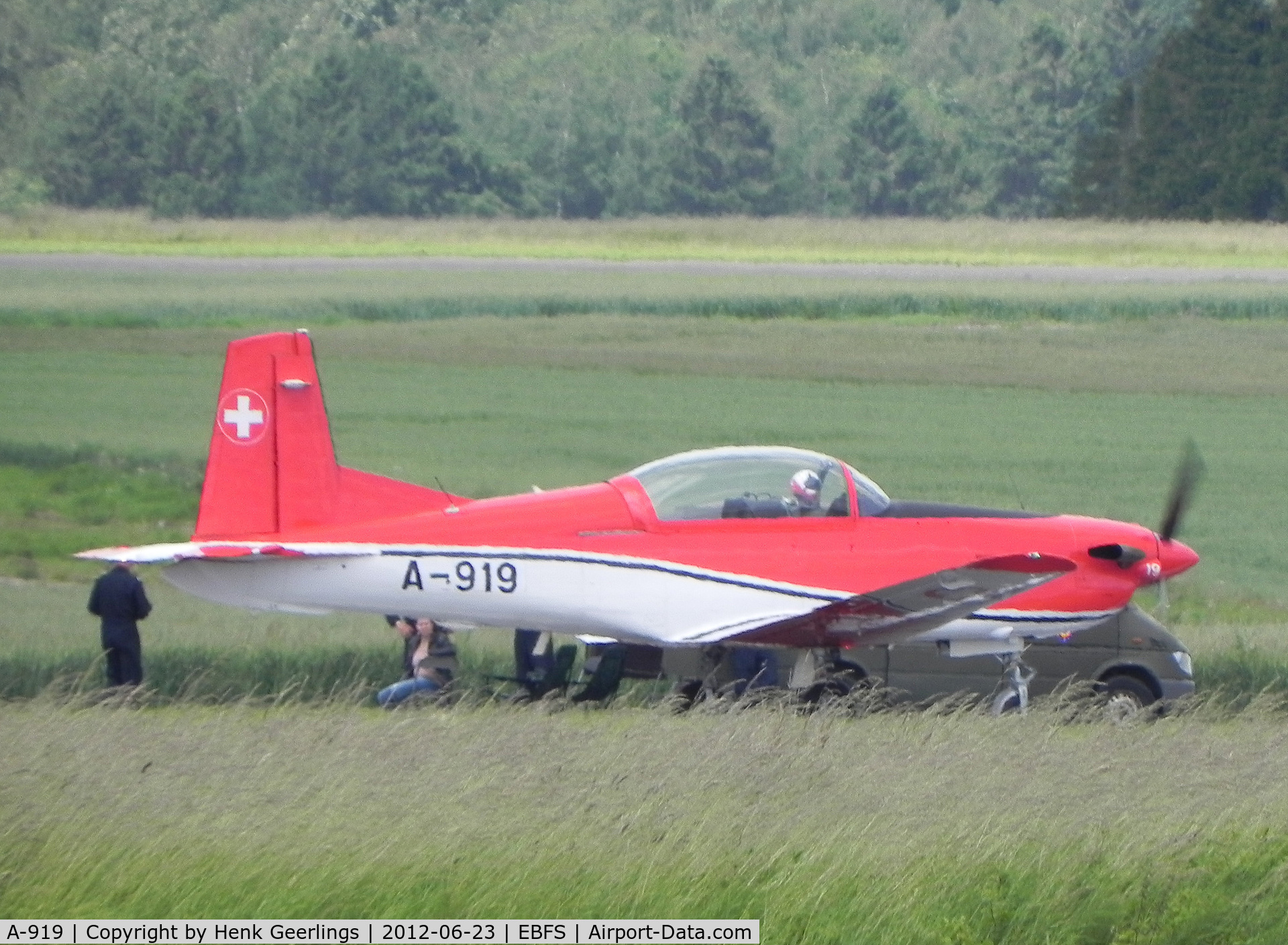 A-919, 1983 Pilatus PC-7 Turbo Trainer C/N 327, Florennes Int'l Airshow - June 2012 ; 

Swiss AF PC-7 Team