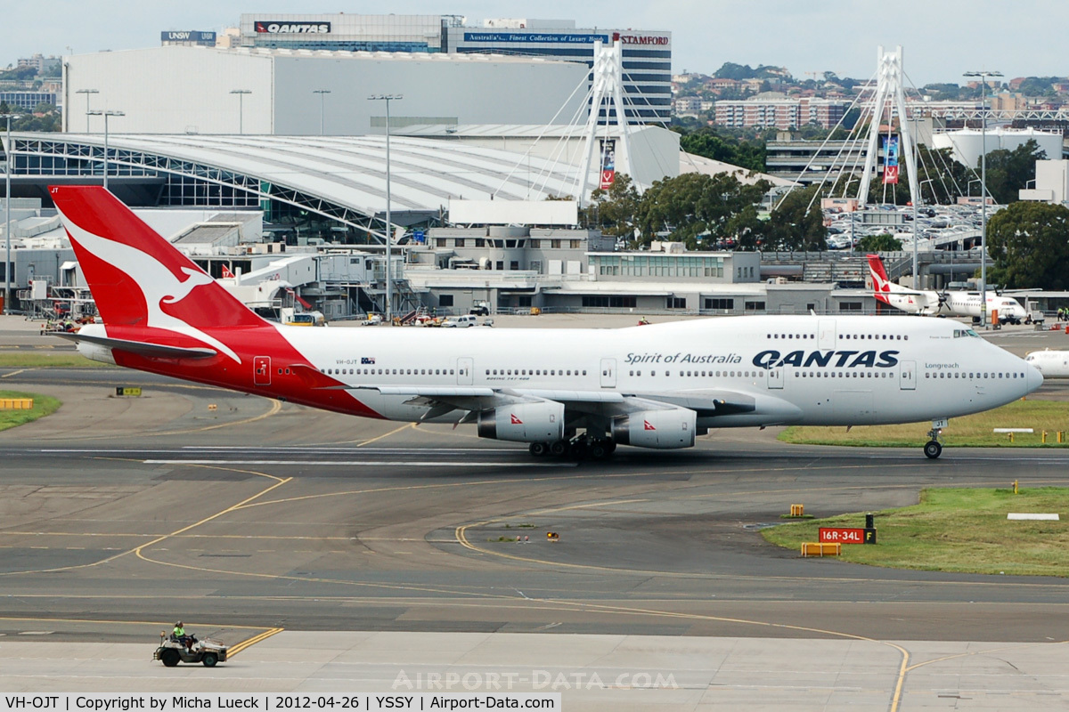 VH-OJT, 1999 Boeing 747-438 C/N 25565, At Sydney