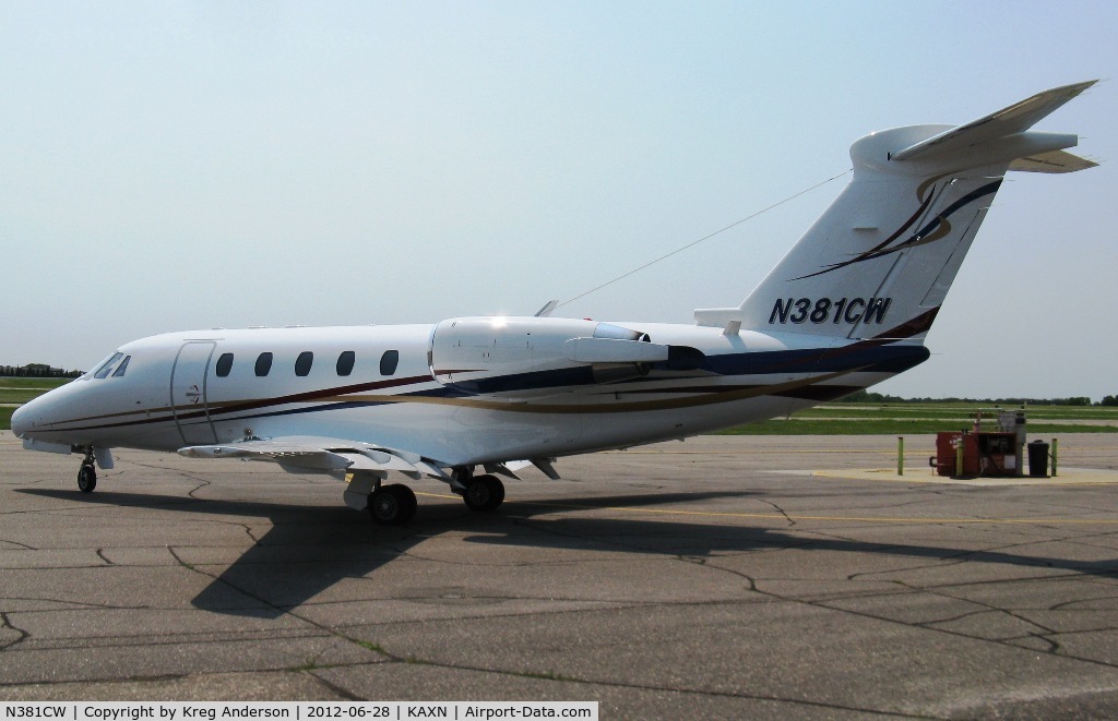 N381CW, 1986 Cessna 650 C/N 650-0111, Cessna 650 Citation Excel leaving the ramp area.