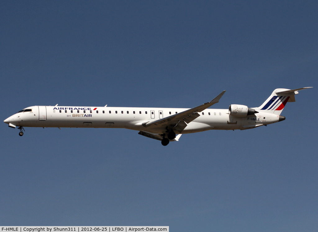 F-HMLE, 2010 Bombardier CRJ-1000EL NG (CL-600-2E25) C/N 19009, Landing rwy 32L