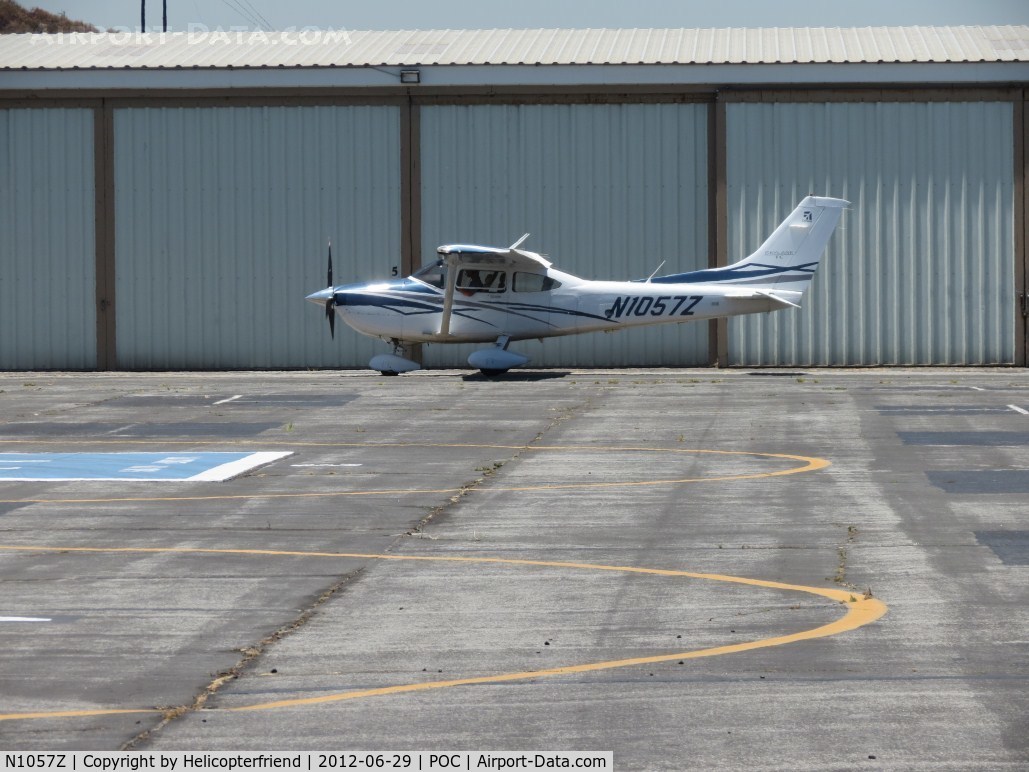 N1057Z, 2007 Cessna T182T Turbo Skylane C/N T18208795, Taxiing southbound next to Ranger Row