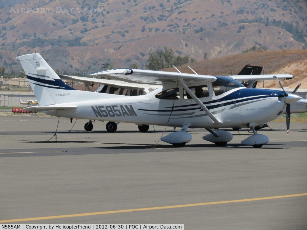 N585AM, 2005 Cessna 182T Skylane C/N 18281585, Parked in transient parking