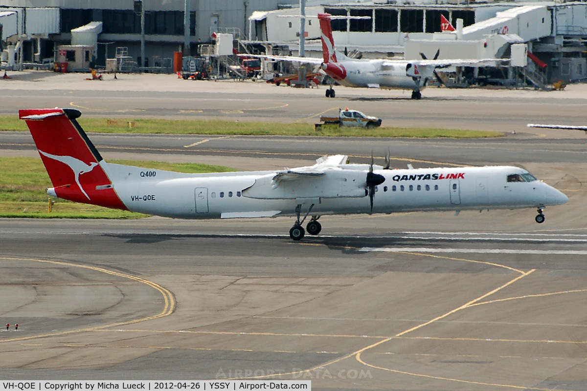 VH-QOE, 2006 De Havilland Canada DHC-8-402Q Dash 8 C/N 4125, At Sydney