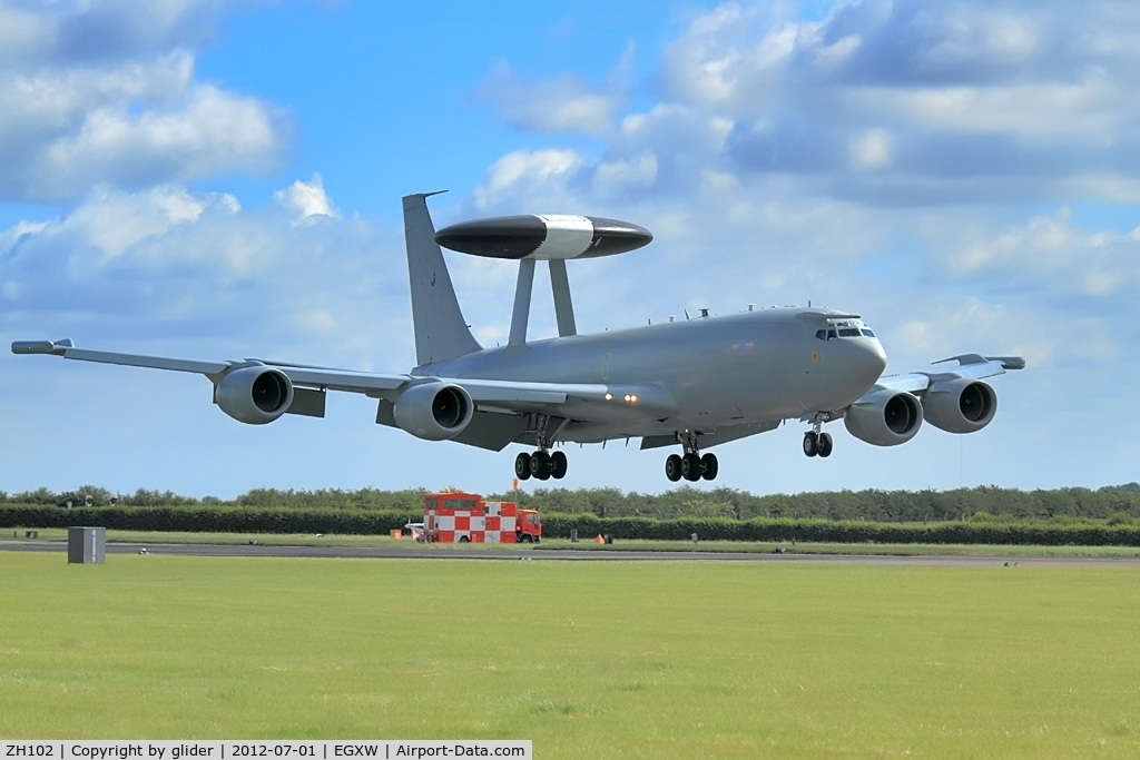 ZH102, 1990 Boeing E-3D Sentry AEW.1 C/N 24110, Landing back after display