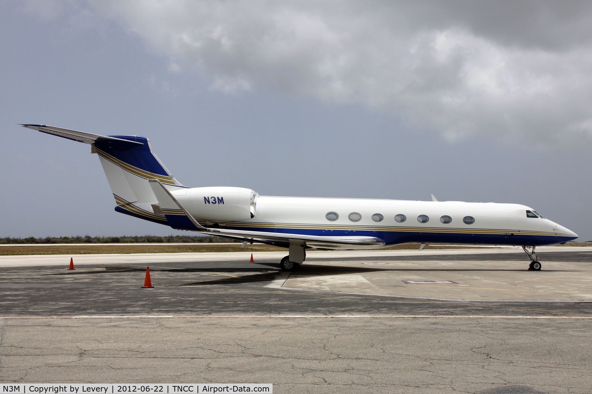 N3M, 2010 Gulfstream Aerospace GV-SP (G550) C/N 5290, Parked at spot 9