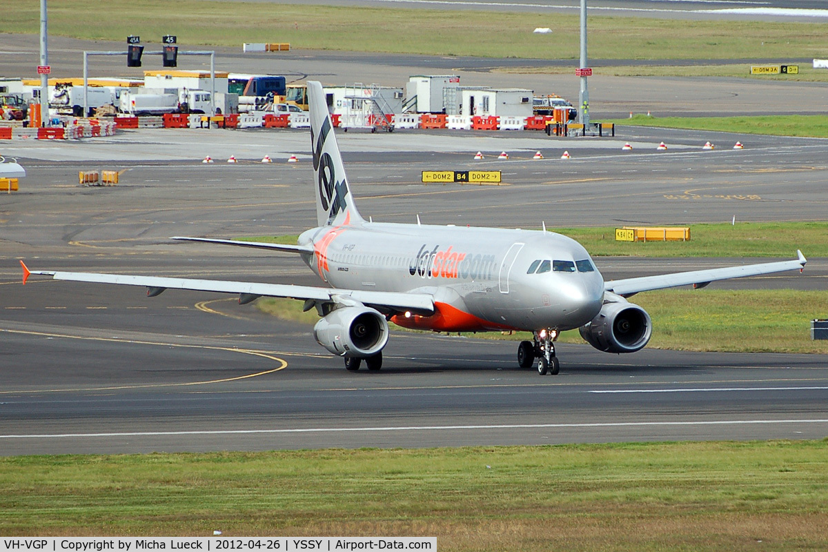 VH-VGP, 2010 Airbus A320-232 C/N 4343, At Sydney