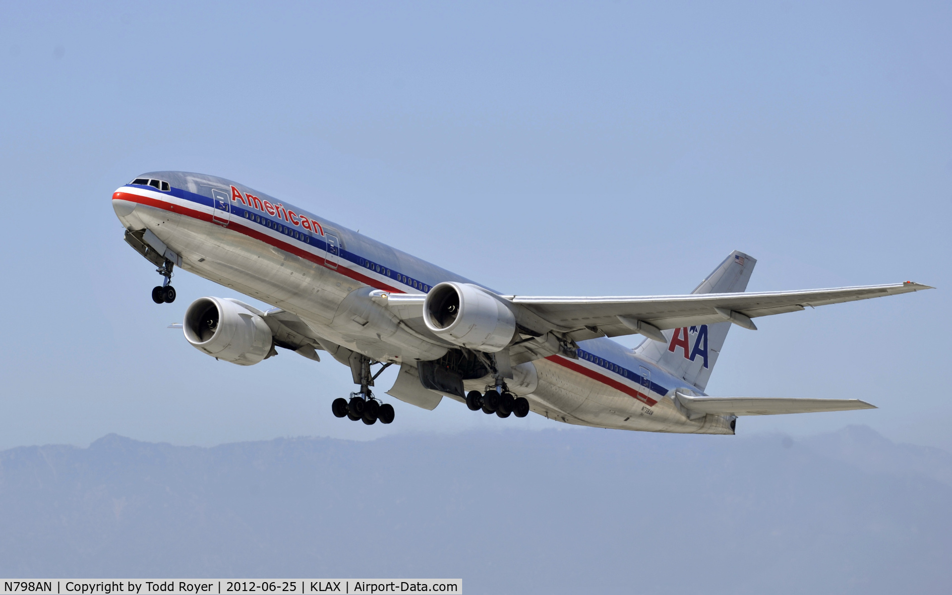 N798AN, 2001 Boeing 777-223 C/N 30797, Departing LAX on 25R