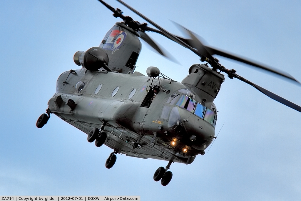 ZA714, Boeing Vertol Chinook HC.2 C/N M/A026/B-845/M7005, Hope the guy in the door is well strapped to the aircraft!!